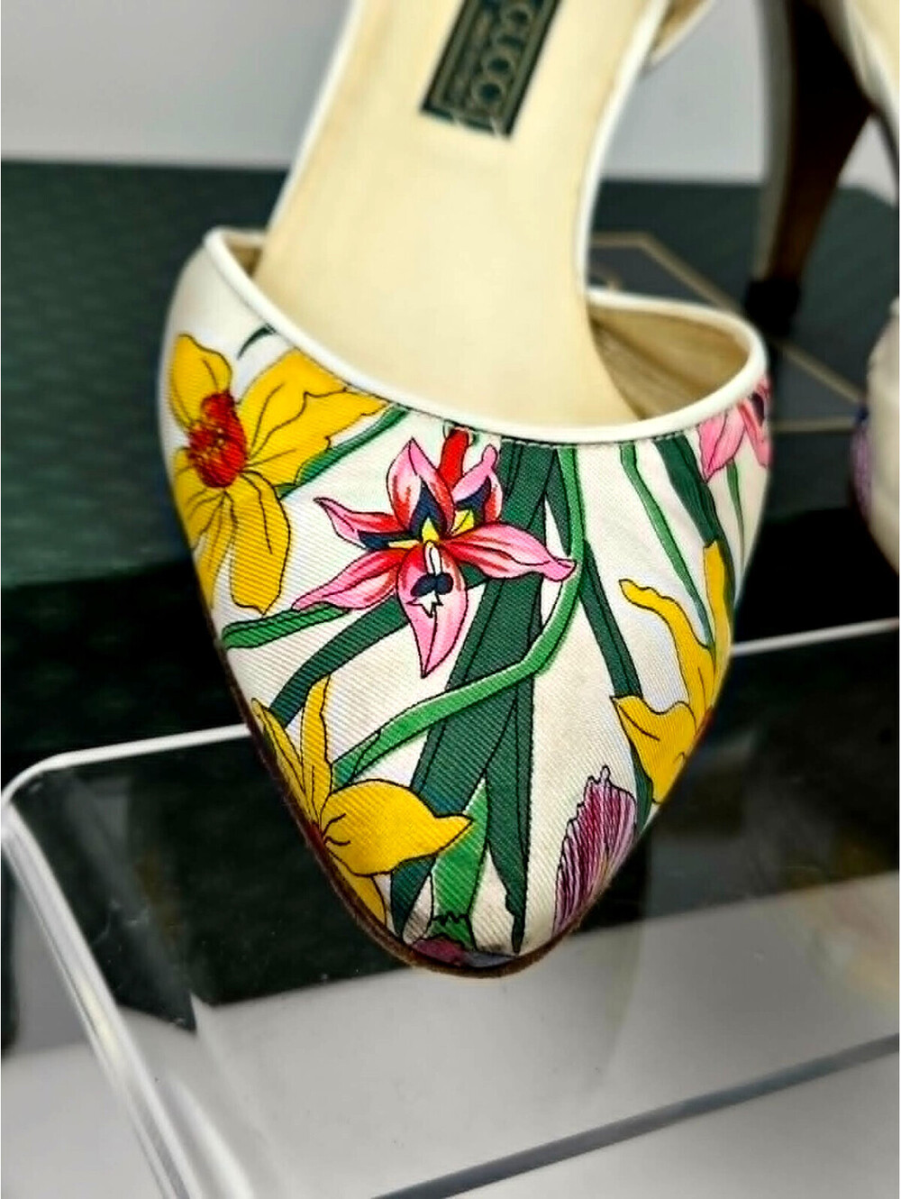 Vintage Gucci Flora Pumps 37.5 7.5 Floral Heels 1980s Italy w Box - Picture 4 of 16